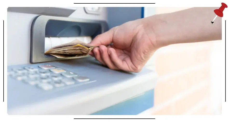 Wypłata egipskich funtów z bankomatu