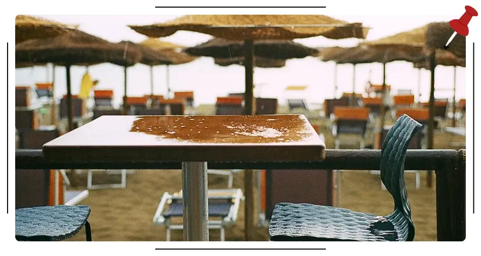 Deszczowy dzień na plaży