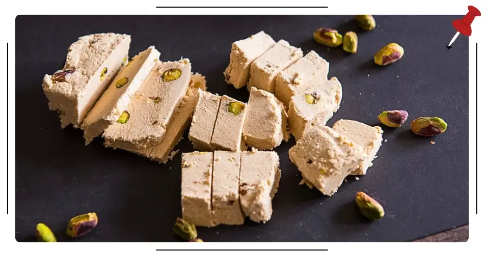 Pokrojona na kawałki chałwa z pistacjami